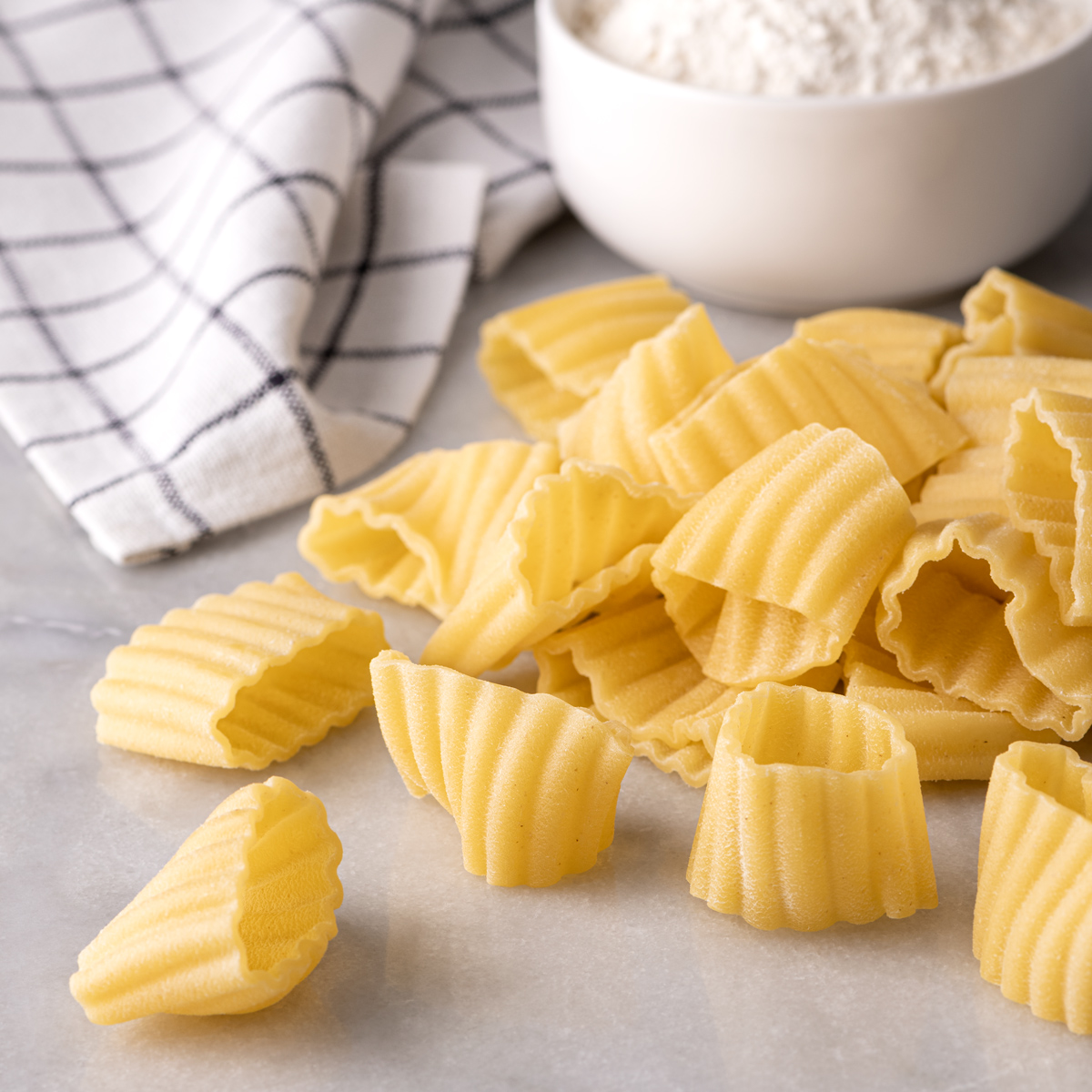 MEZZI PACCHERI ONDULATI